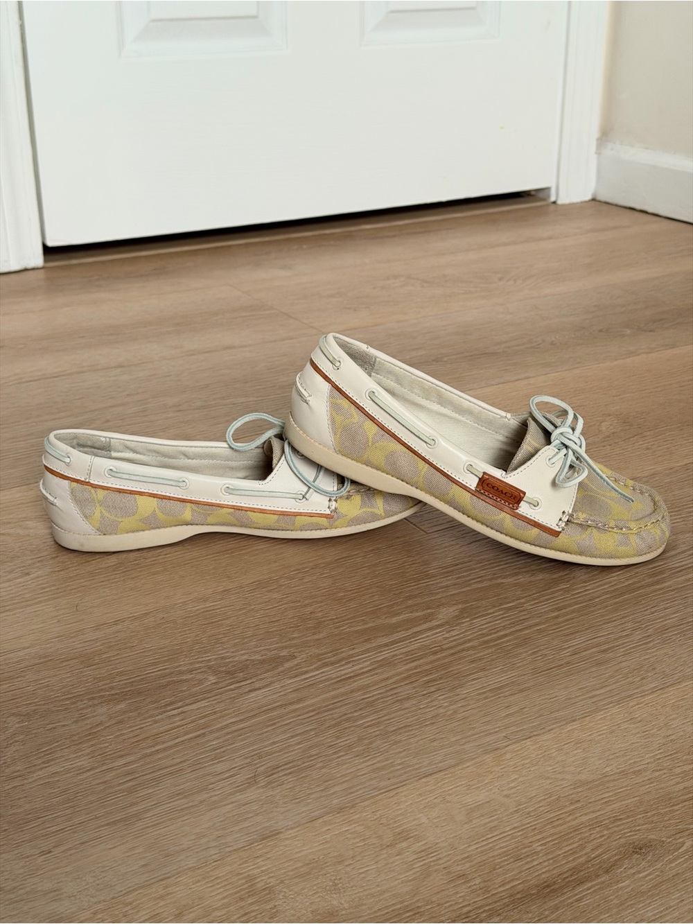Coach Coralin Signature Canvas Boat Shoes Yellow Cream Leather Loafers Sz 8.5